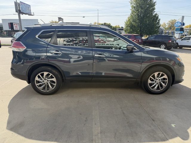 2015 Nissan ROGUE S; SL; SV