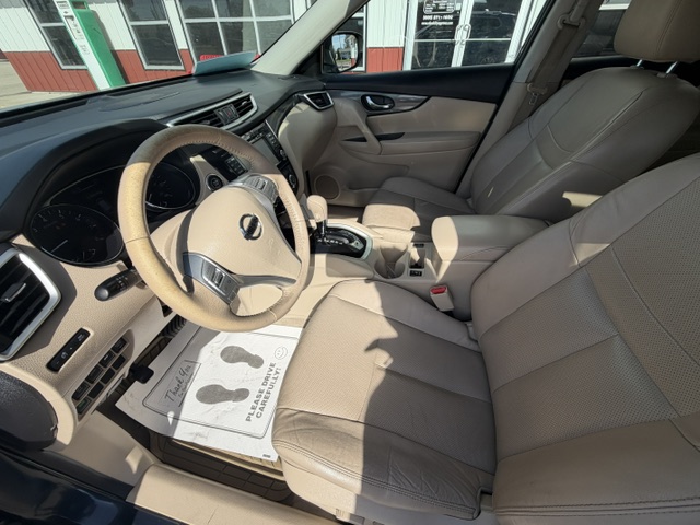 2015 Nissan ROGUE S; SL; SV