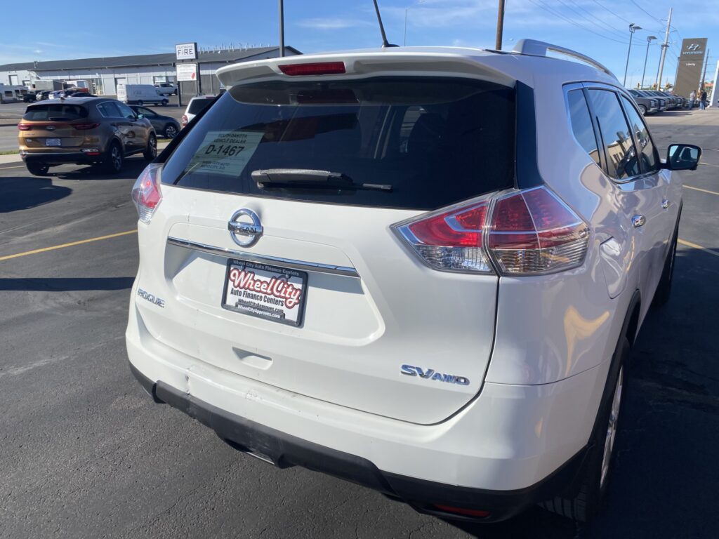 2016 Nissan ROGUE S; SL; SV