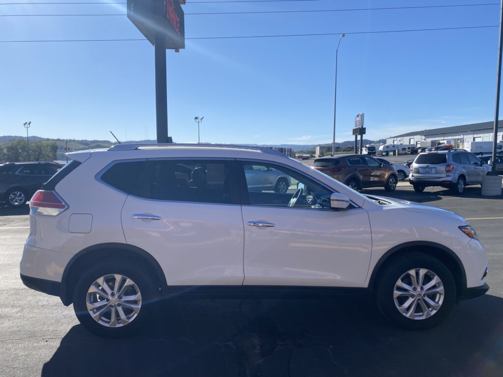 2016 Nissan ROGUE S; SL; SV