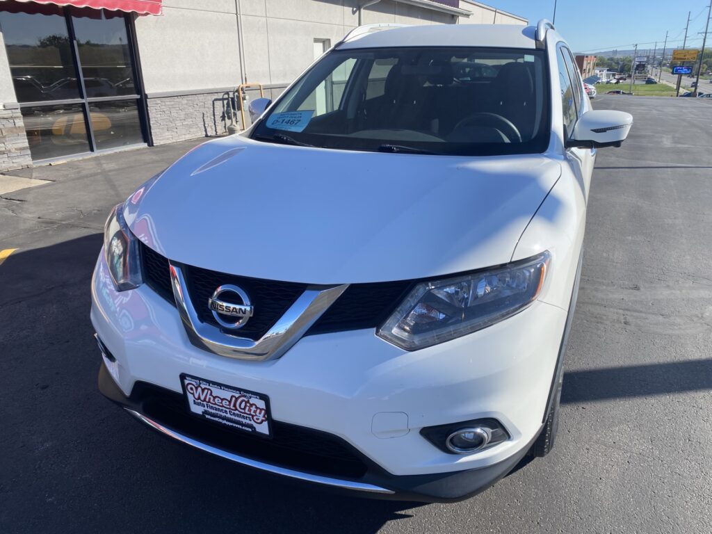 2016 Nissan ROGUE S; SL; SV