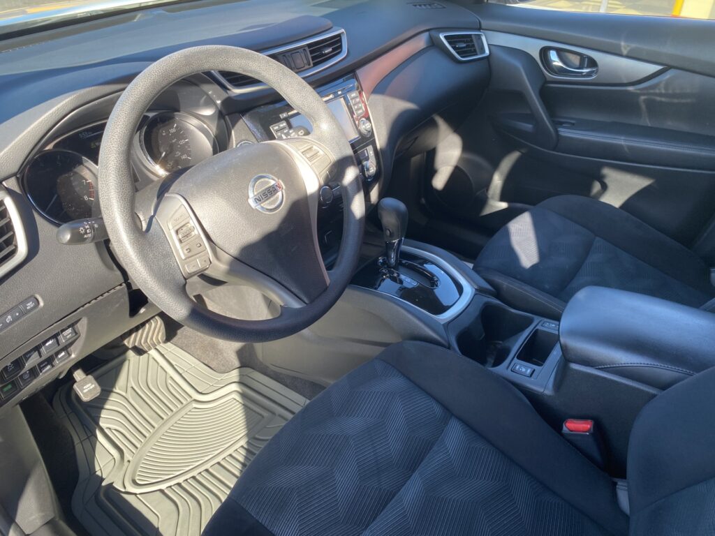 2016 Nissan ROGUE S; SL; SV