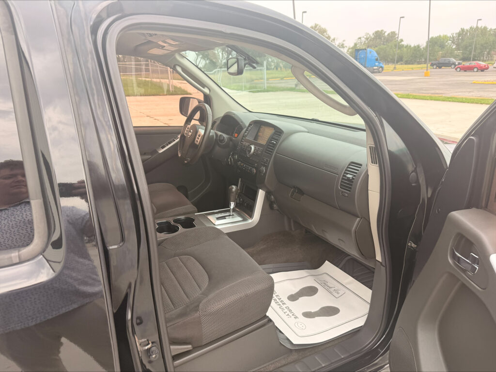 2012 Nissan PATHFINDER S; LE; SV