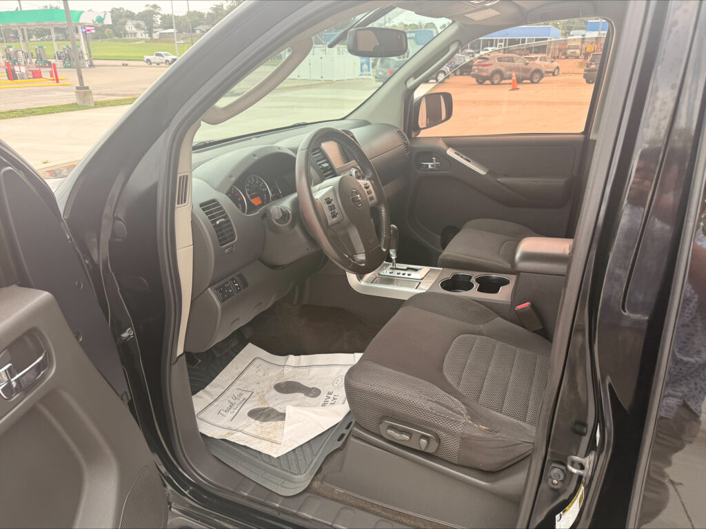 2012 Nissan PATHFINDER S; LE; SV